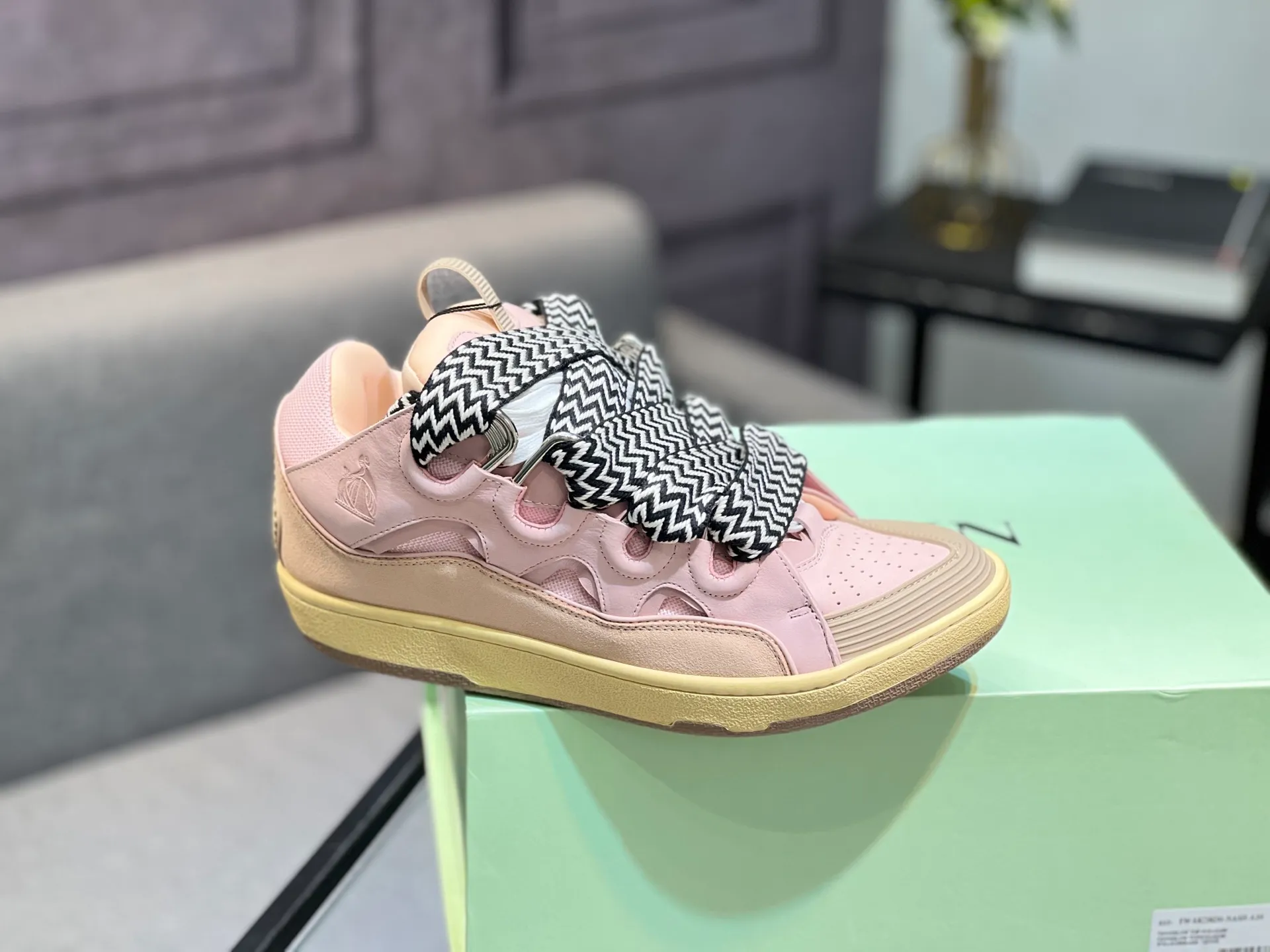 Men's men's shoes💰780 [LANVIN] Latest lace-up fashionable casual sneakers for couples High-quality CLAY couple series‼ ️ The latest trendy products of the season 🌈Many bloggers have planted grass and purchased the original open-mold customization. The upper and outsole are sewn with mark threads without edge sealing. Multiple material splicing combination design. Very versatile for fashionable and casual wear. Comfortable on the feet. Recommended for self-retention (upper cowhide + cow suede + breathable mesh) inner foot pad cowhide exclusive original open-mold clear logo rubber outsole ⚠️36-44 yards (45 custom-made)